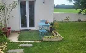 Dépendance avec place de parking